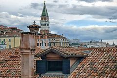  Über den Dächern von Venedig