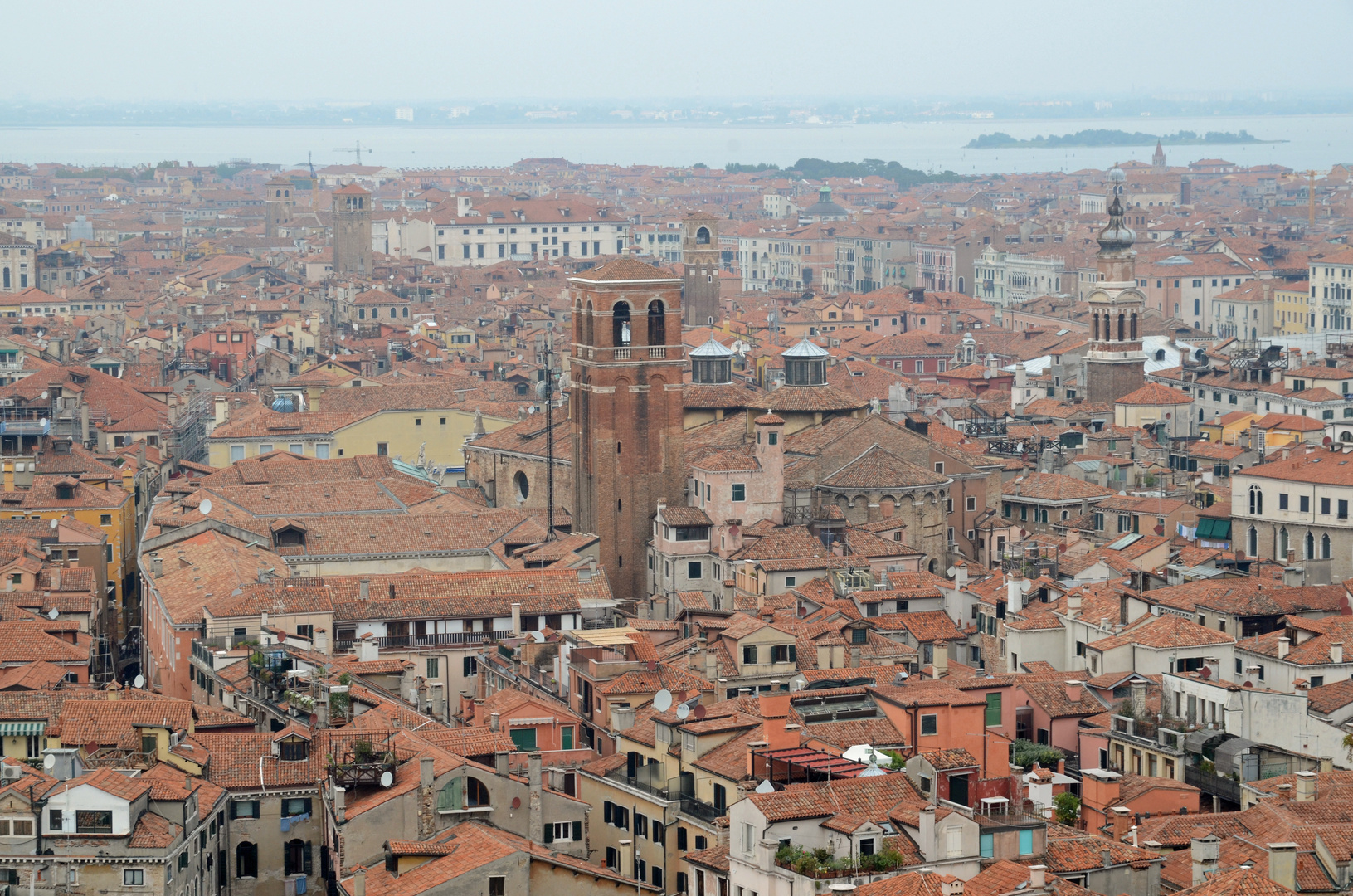 Über den Dächern von Venedig