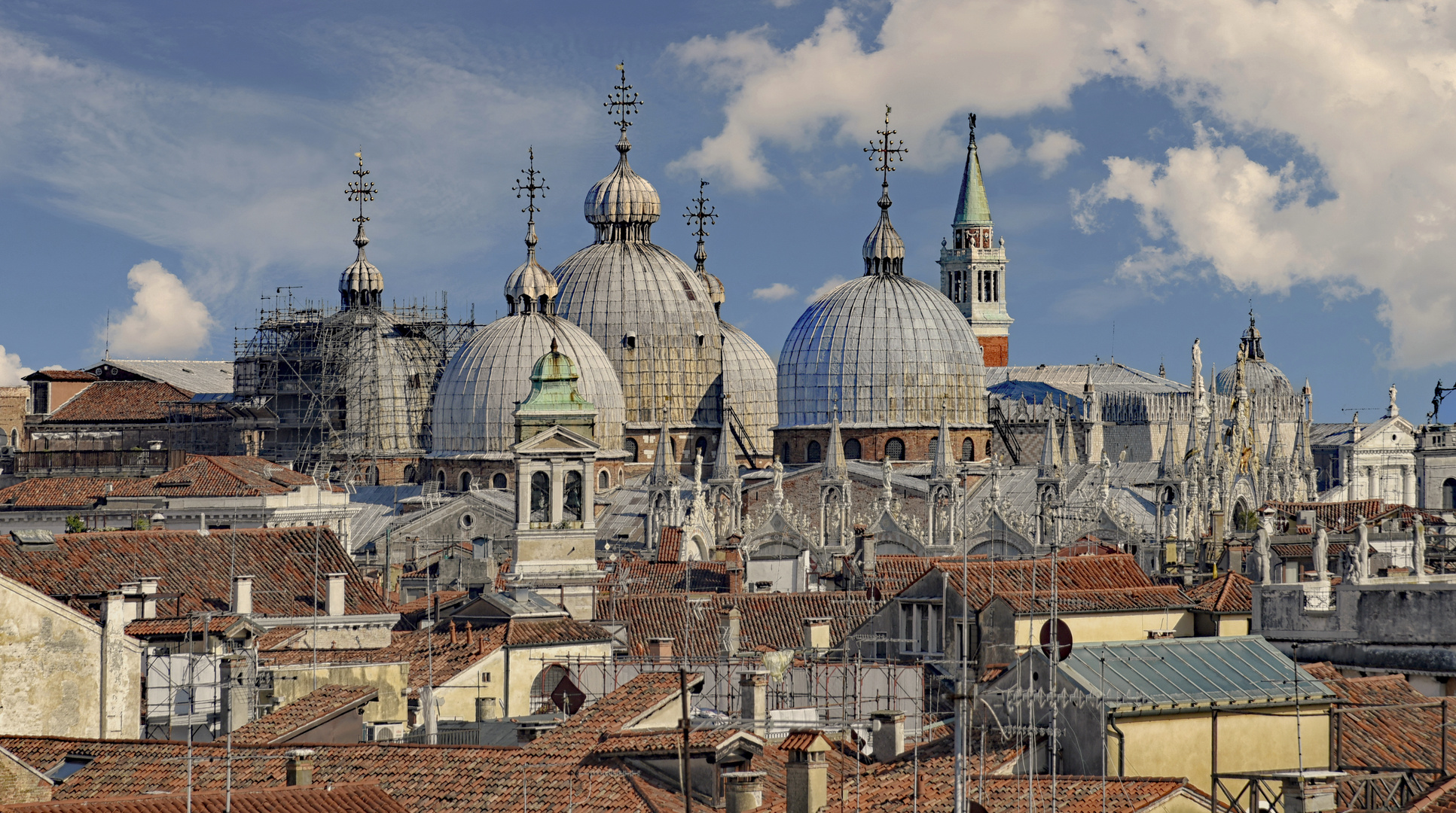 Über den Dächern von Venedig