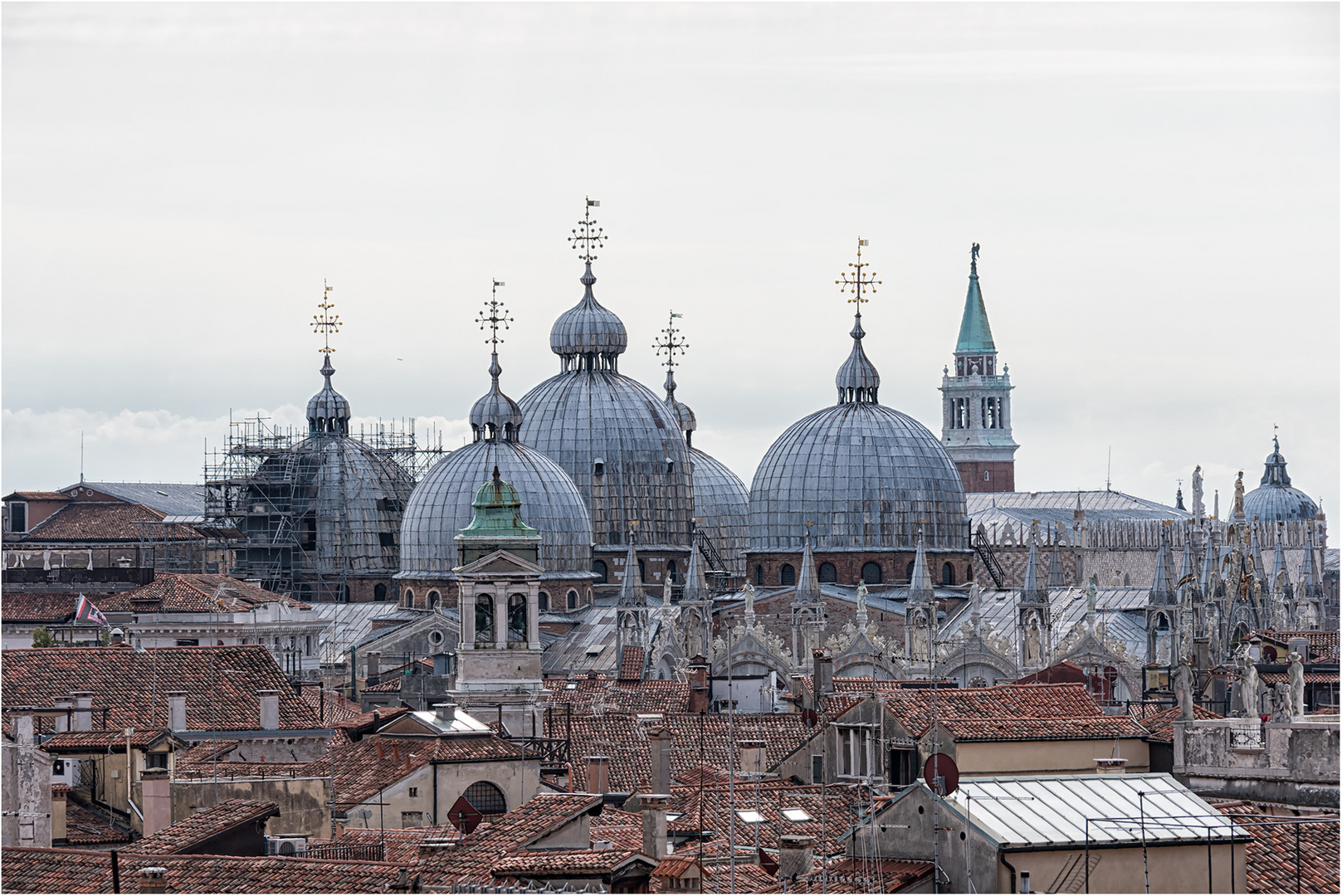 Über den Dächern von Venedig