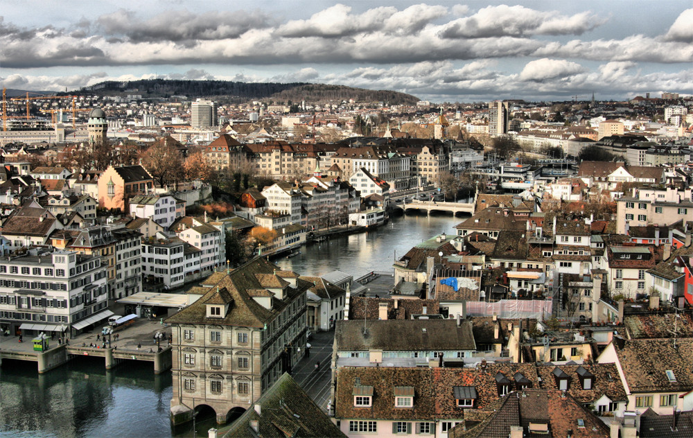 Über den Dächern von Zürich