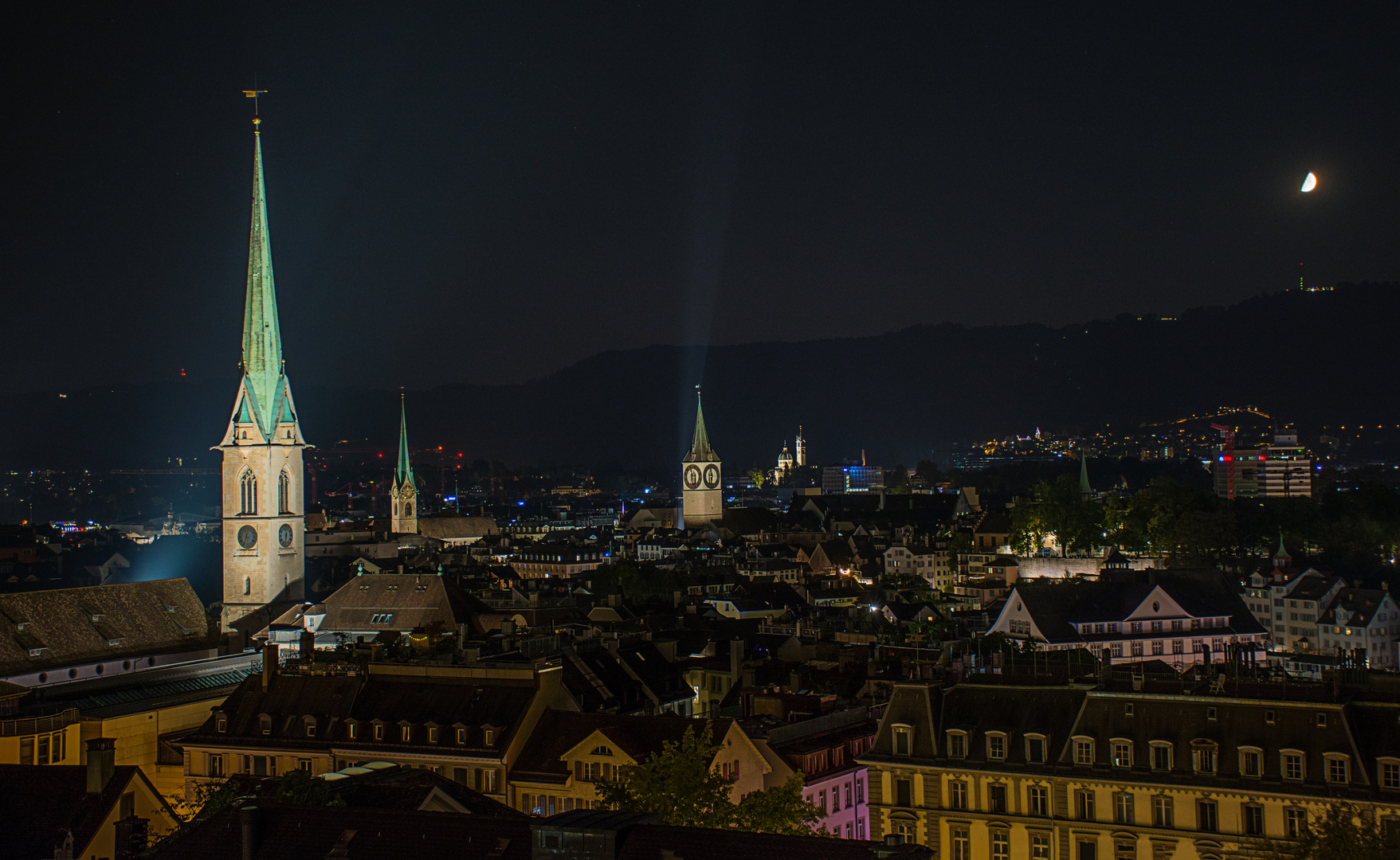  über den Dächern von Zürich