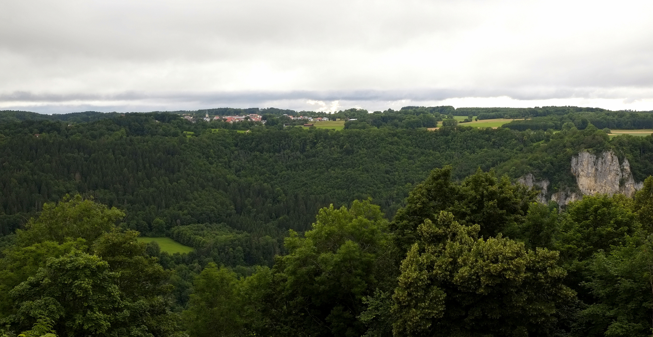 über den Eichfelsen