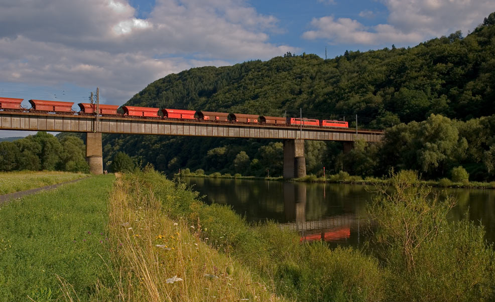 Über den Fluß und in die Wälder