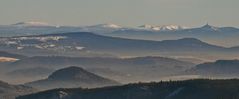 Über den Inversionswolken erneut das Riesengebirge in 120 km Entfernung und...