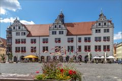 - - über den Marktplatz geblickt -