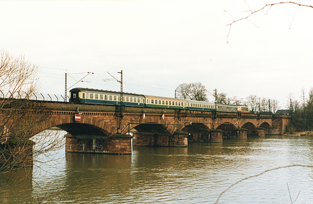 Über den Neckar (2)