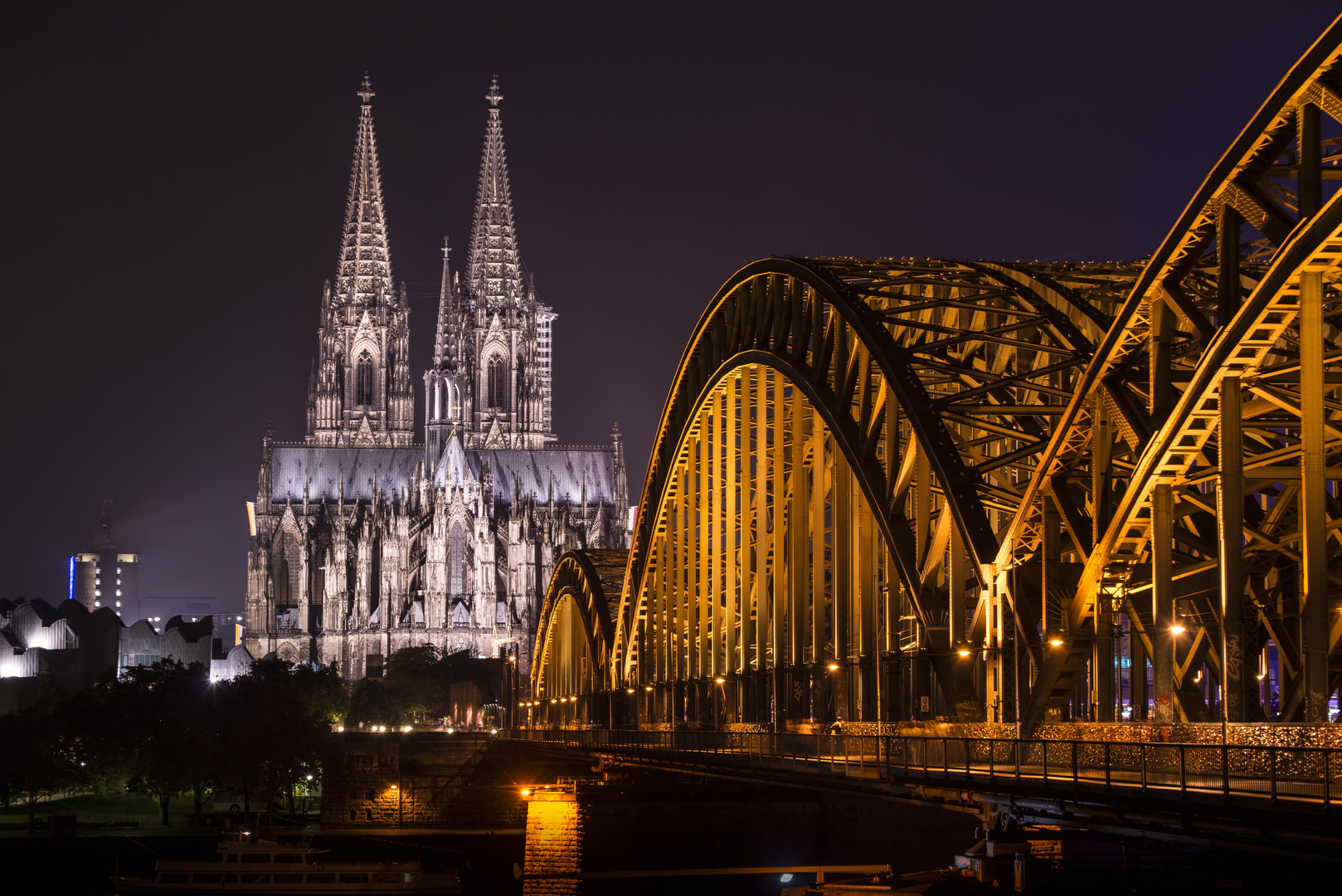 über den Rhein zum Dom