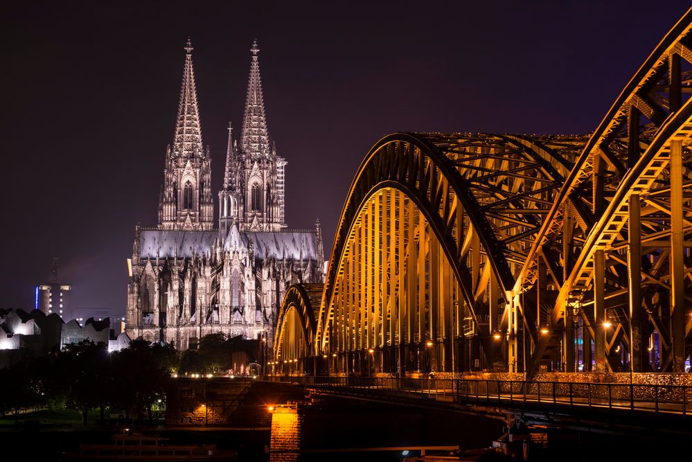 über den Rhein zum Dom