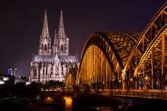 über den Rhein zum Dom