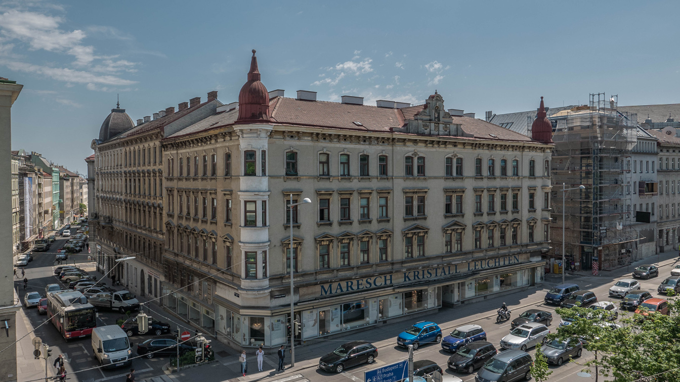 Über den Straßen von Wien