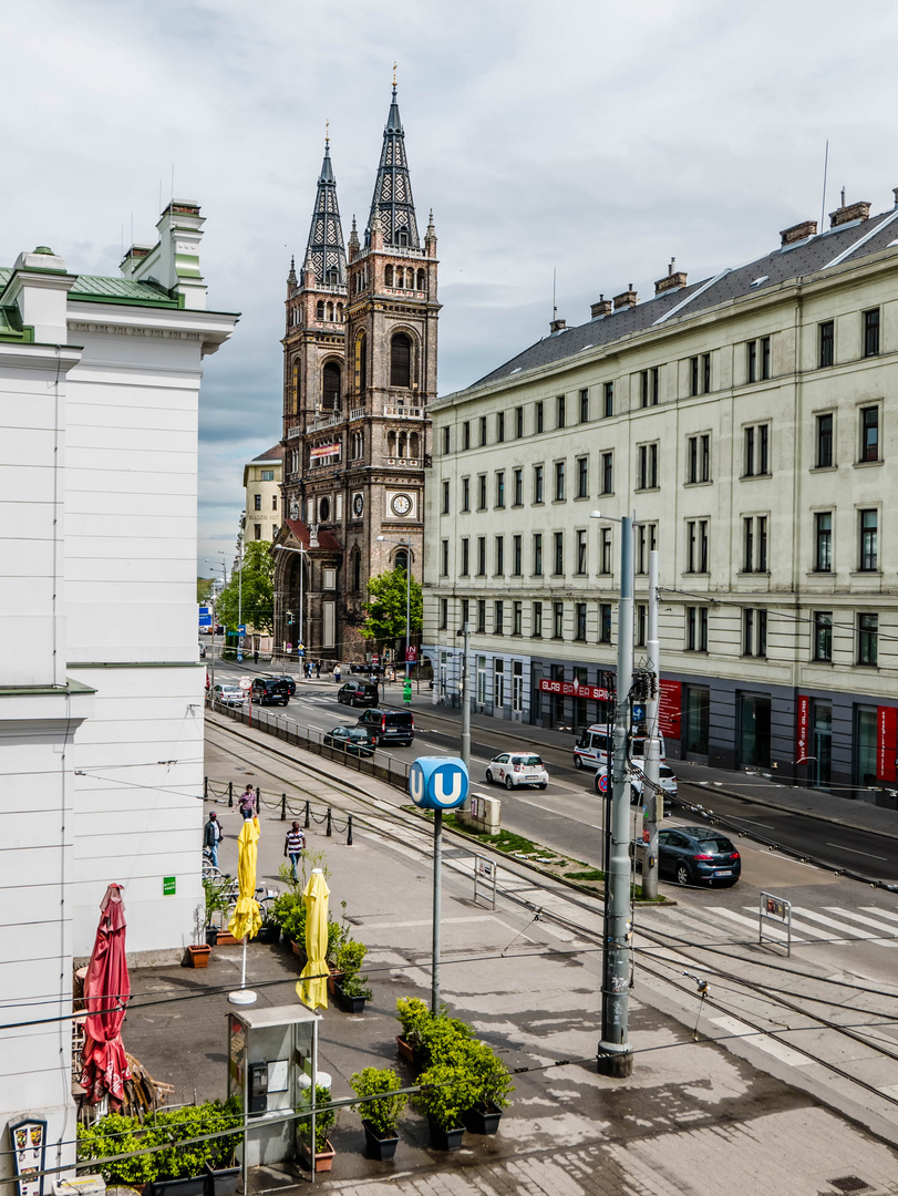 Über den Straßen von Wien