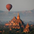 Über den Tempeln von Bagan