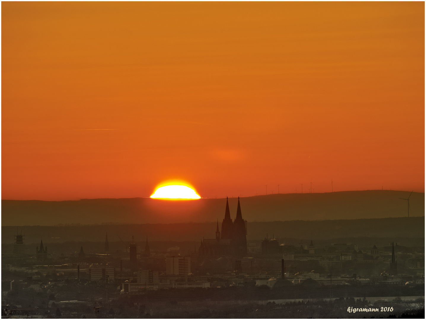 über den türmen des kölner doms........