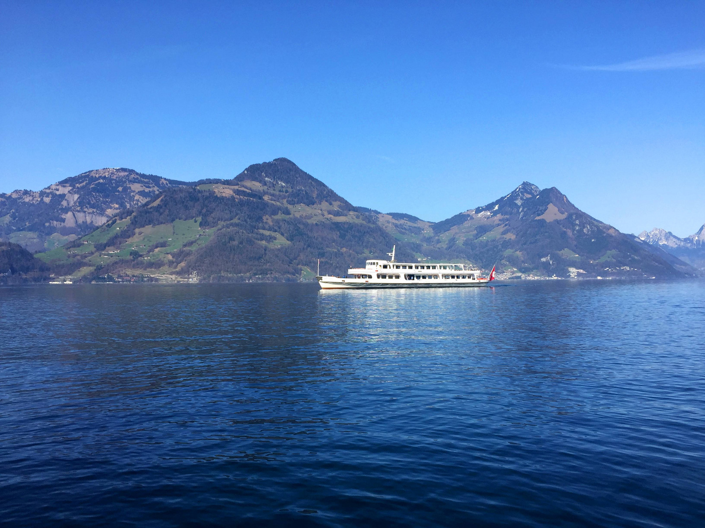 Über den Vierwaldstättersee gleiten ...