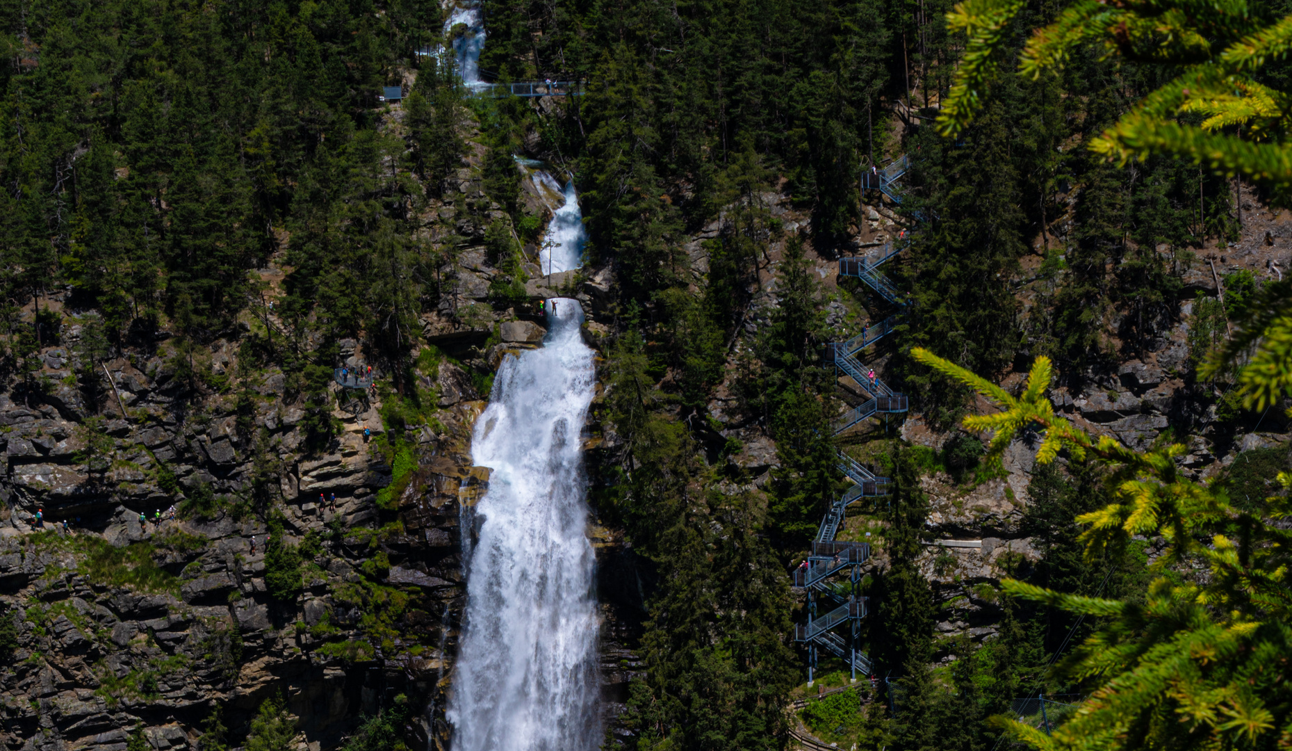 Über den Wasserfall...