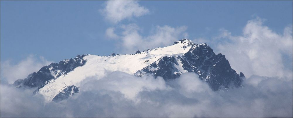 ÜBER DEN WOLKEN