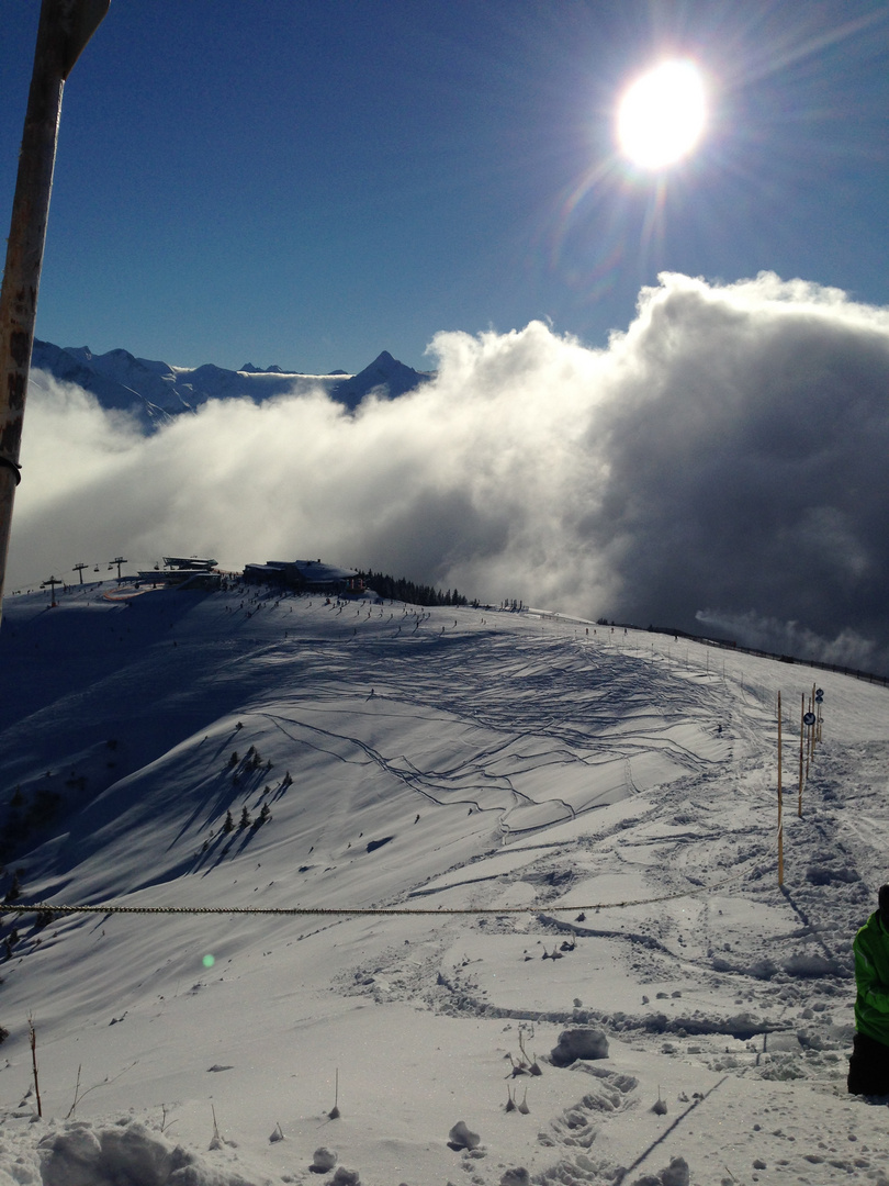 Über den Wolken beim Skifahren