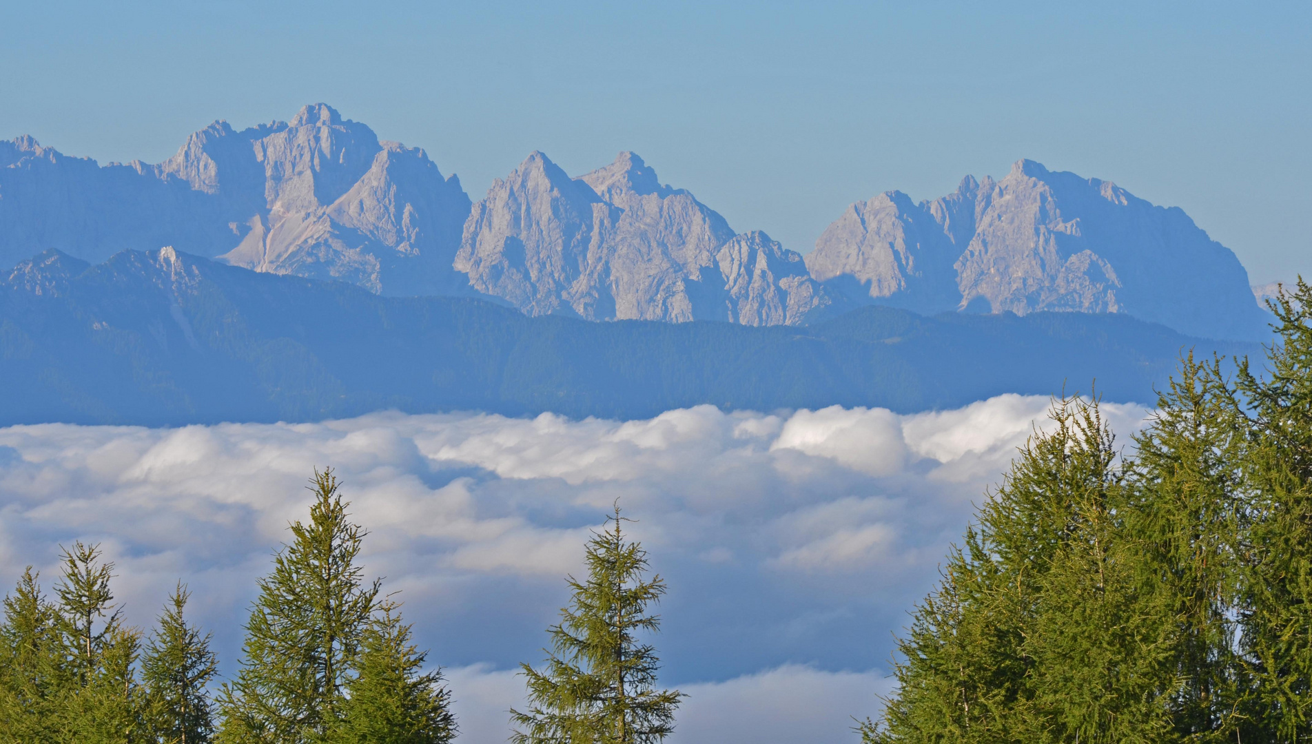 Über den Wolken, da muß die Freiheit wohl grenzenlos sein R.Mey