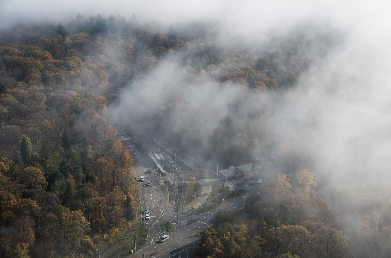 ÜBER DEN WOLKEN