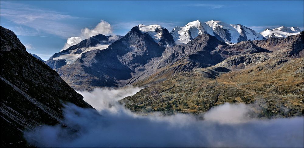 ÜBER DEN WOLKEN