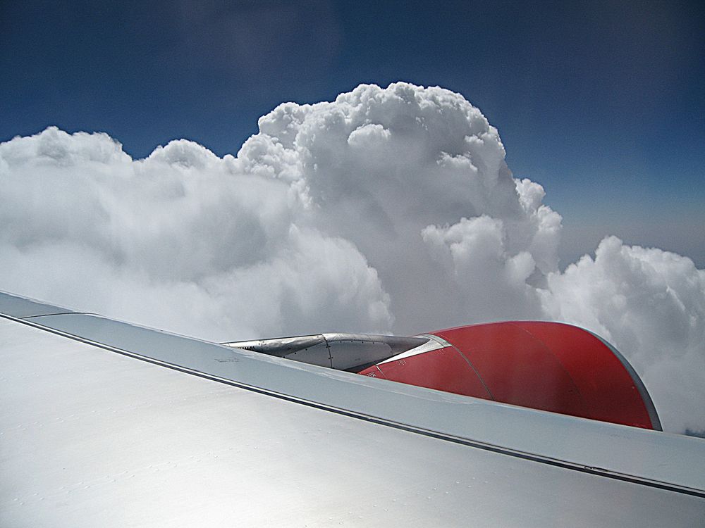 Über den Wolken von Bertram Peters 