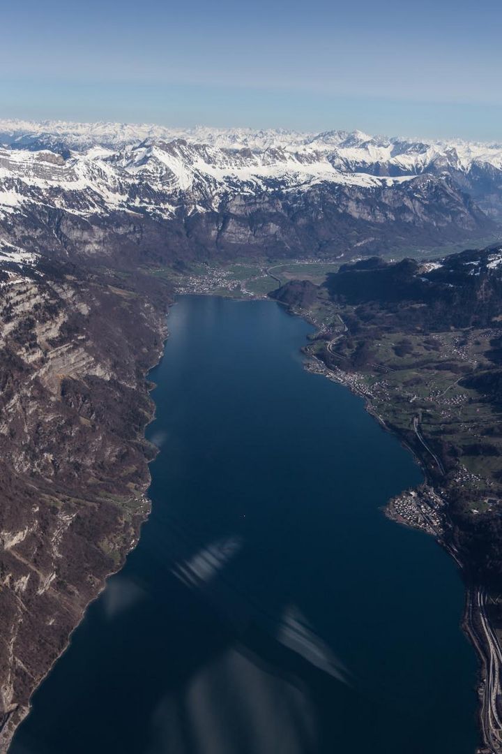 über den Wolken, muss die Freiheit . . . 