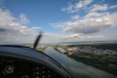 "Über den Wolken muss die Freiheit wohl grenzenlos sein"