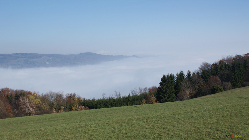 Über den Wolken, Nebel über der Rhön beim Kloster Kreuzberg