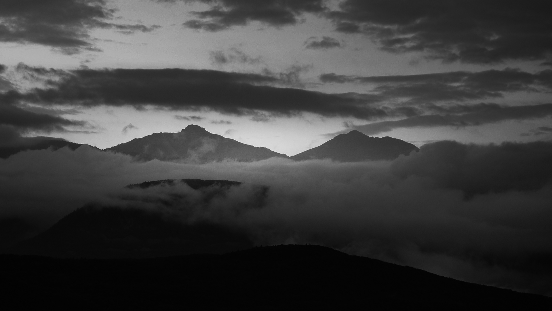 Über den Wolken - Weißhorn und Schwarzhorn