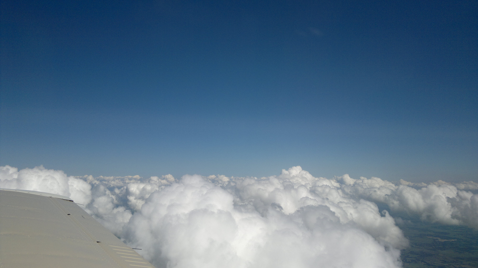 ....über den Wolken,muß die Freiheit wohl grenzenlos sein....