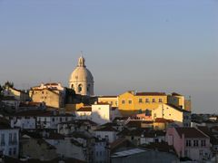 Über der Alfama das Pantheon im Abendlicht