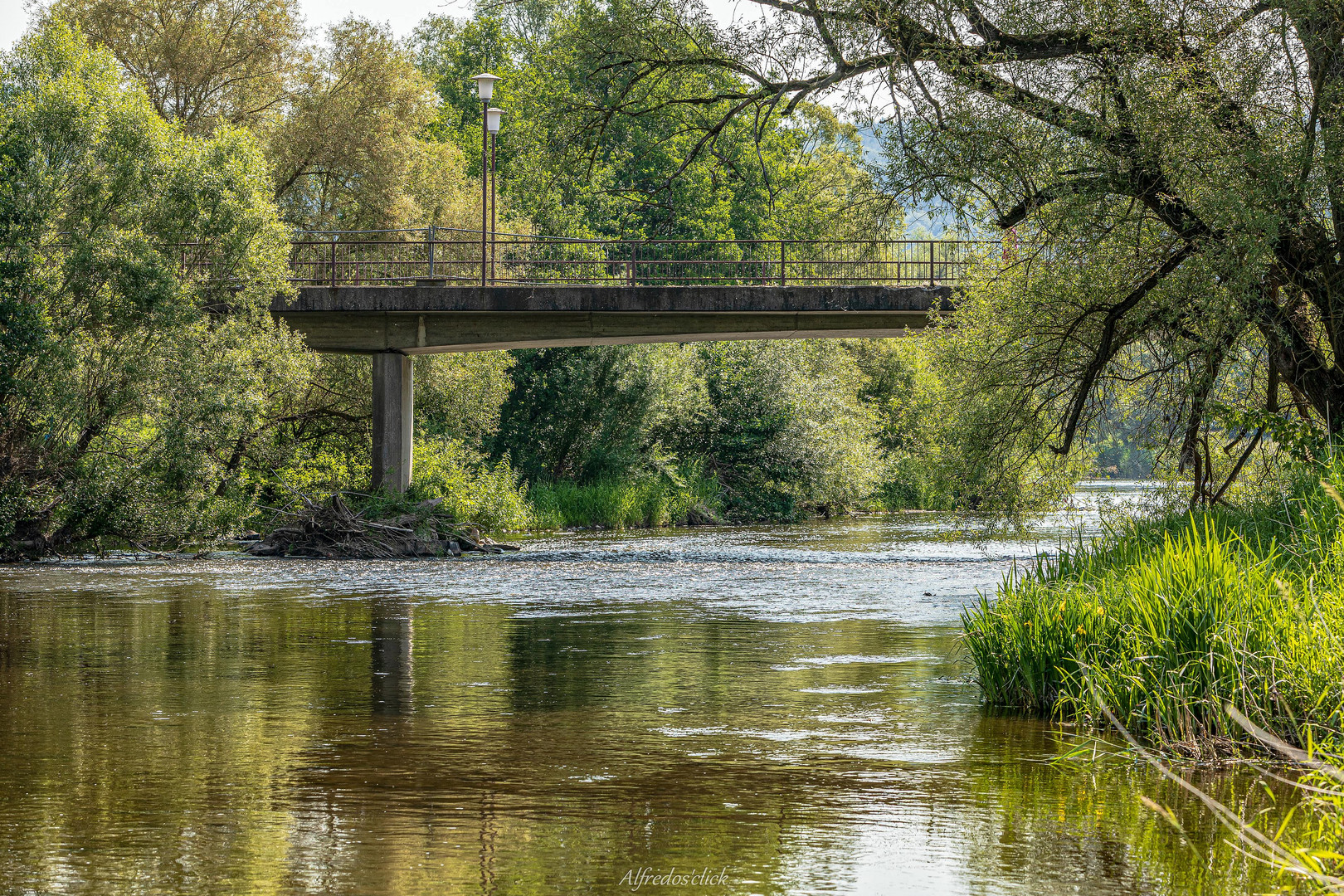 Über der Brücke zum Wochenende...