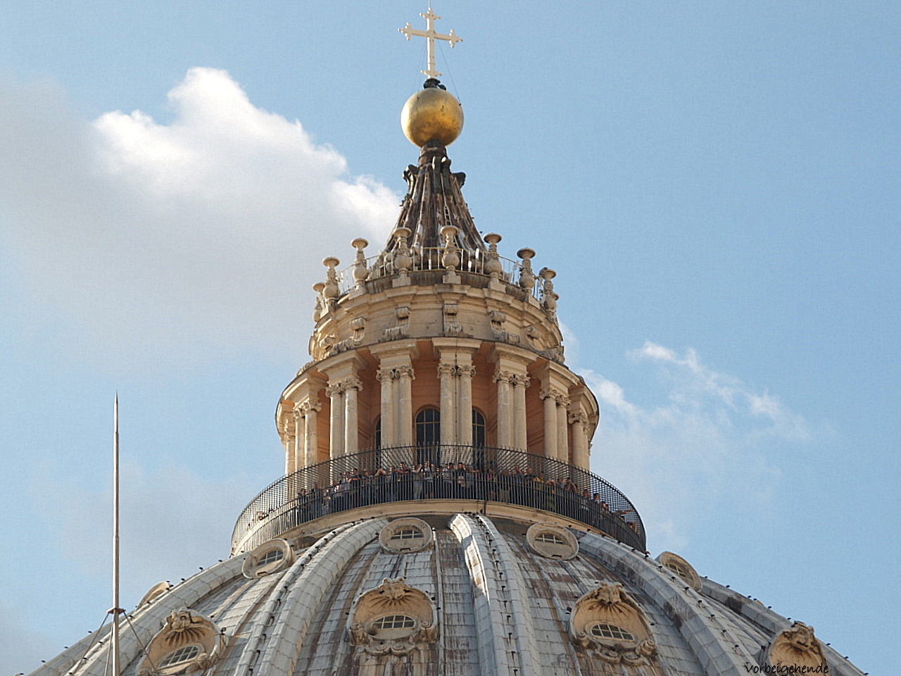 Über der Kuppel des Peters Doms