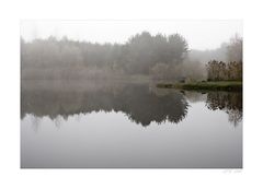 Über die beruhigende Stille an einem Badesee im Herbst