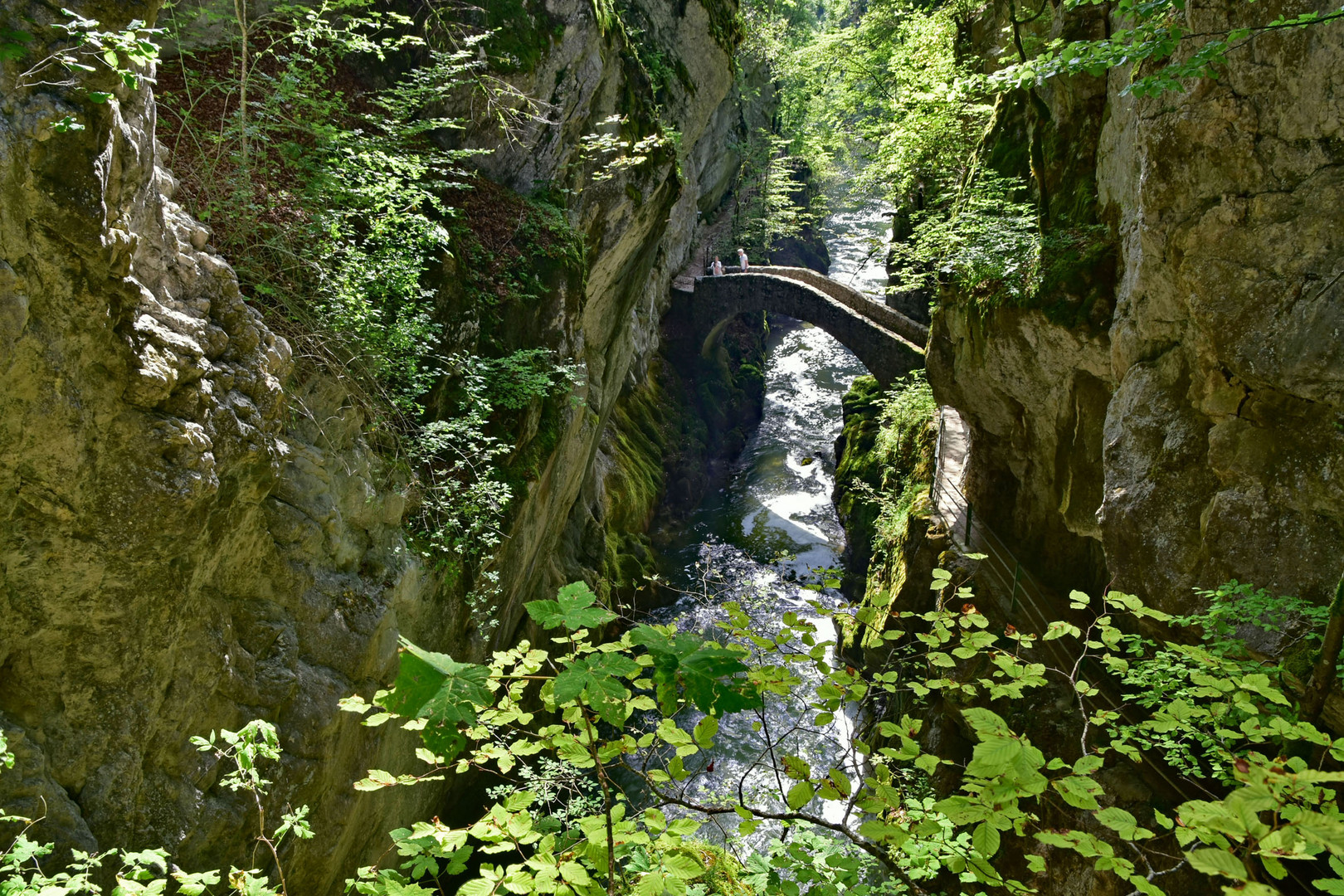 über die Brücke der Areuse