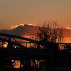 über die Brücke gehn bei Sonnenuntergang 