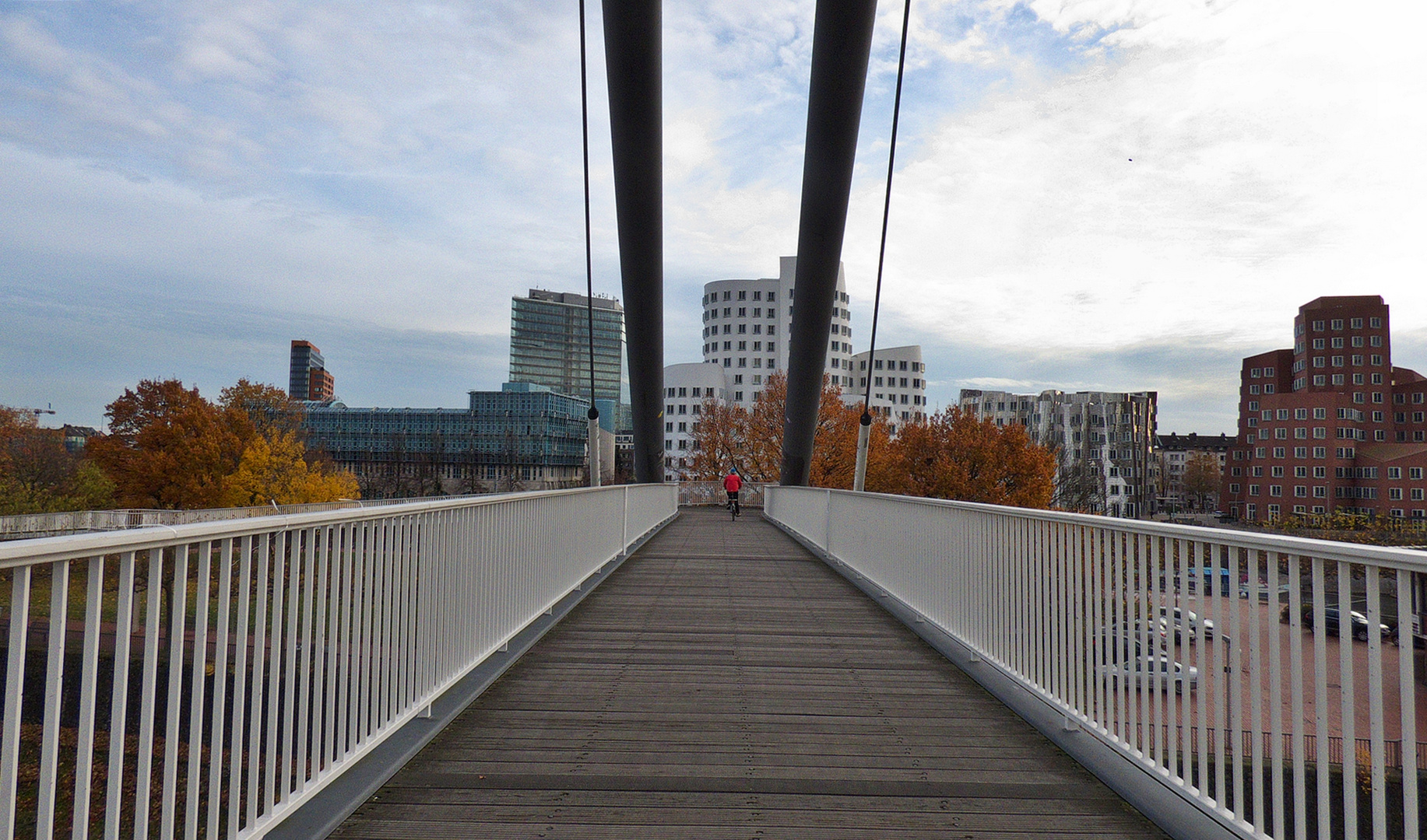 Über die Brücke geh`n 