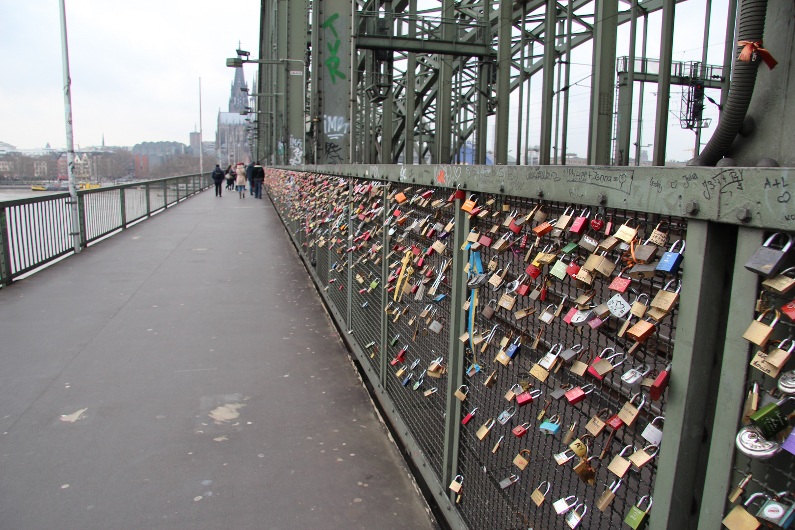 über die Brücke mußt du gehen .........................