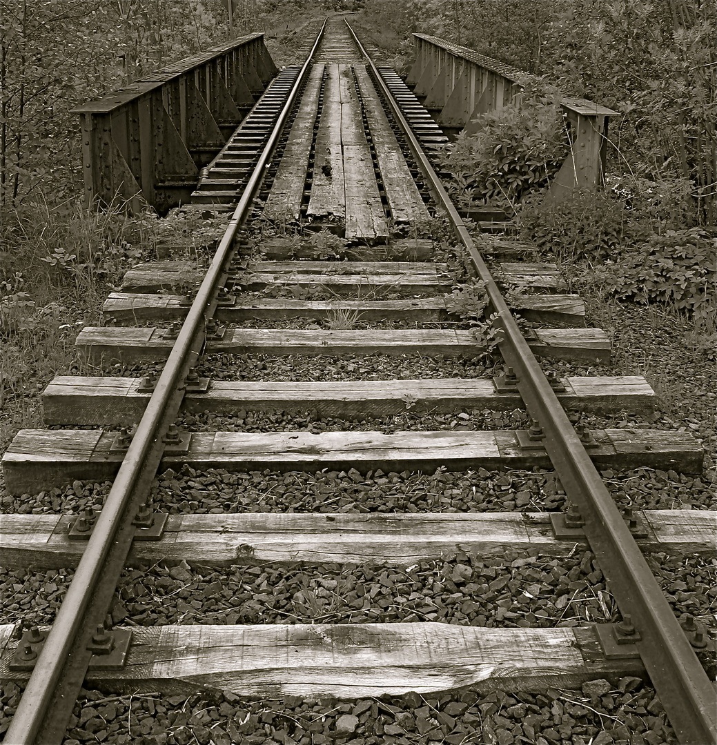 über die brücke und da hinten dann mal rechts.....