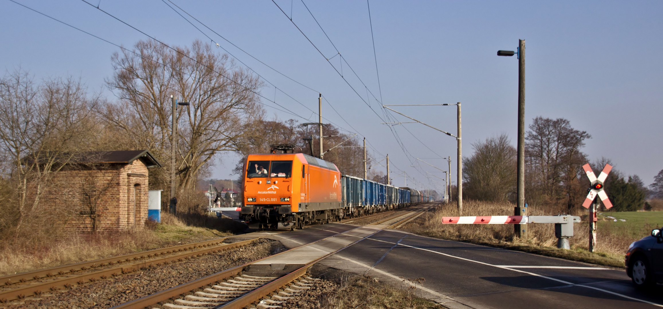 Über die Bundesstraße 112... Foto & Bild züge, güterzüge, eisenbahn