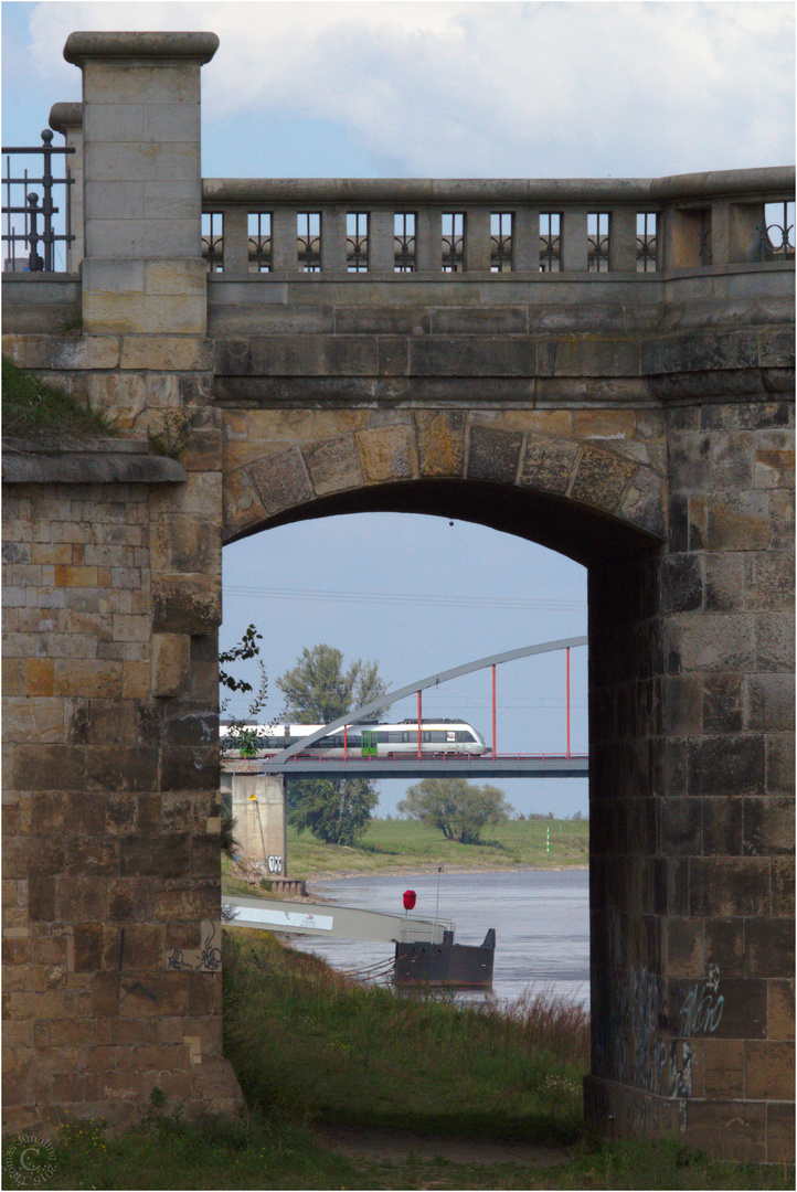 Über die Elbe...