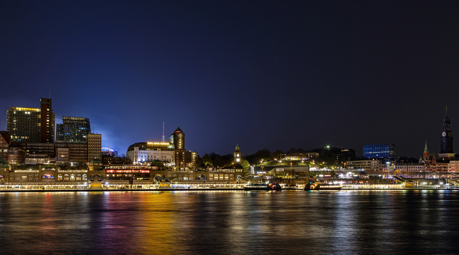 Über die Elbe geblickt