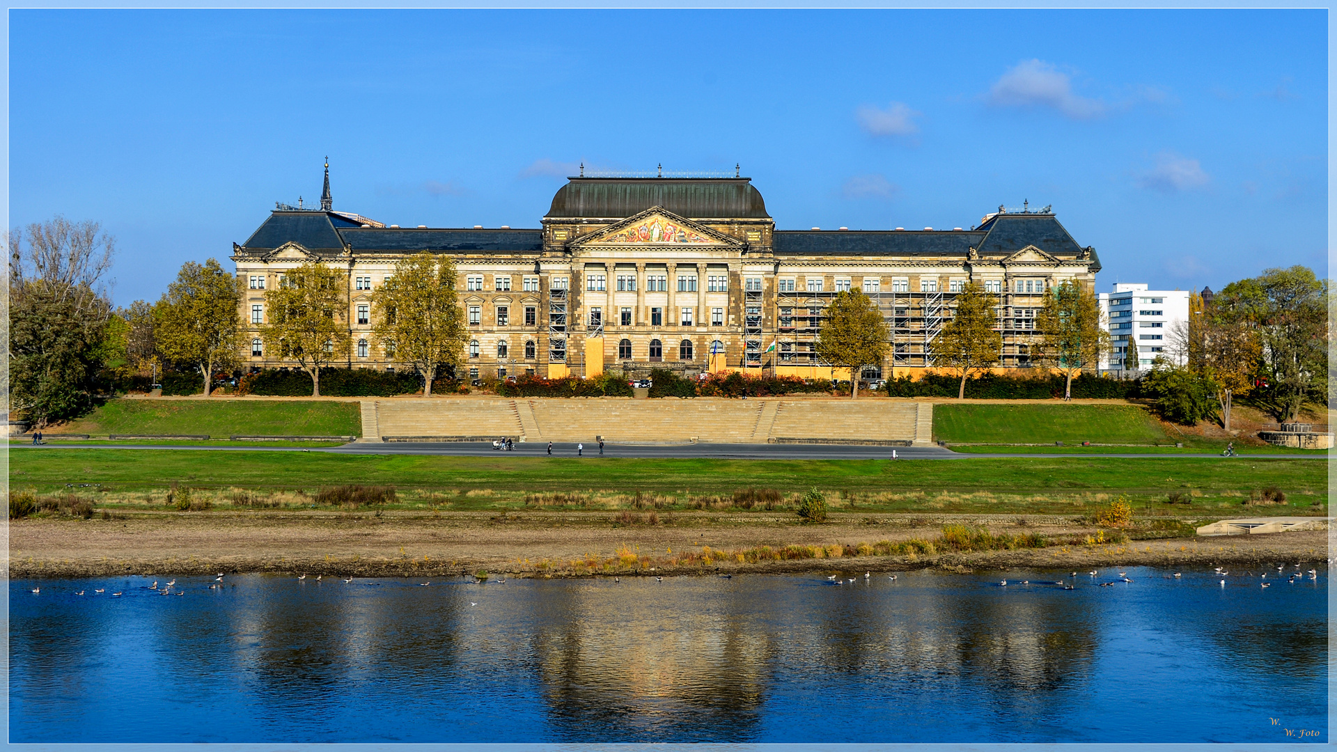 Über die Elbe geschaut