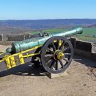 Über die Festungsmauer zum Lilienstein und der Bastei geschaut...