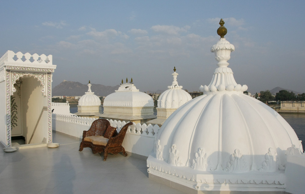 ÜBER DIE KUPPEL VON LAKE PALACE-UDAIPUR