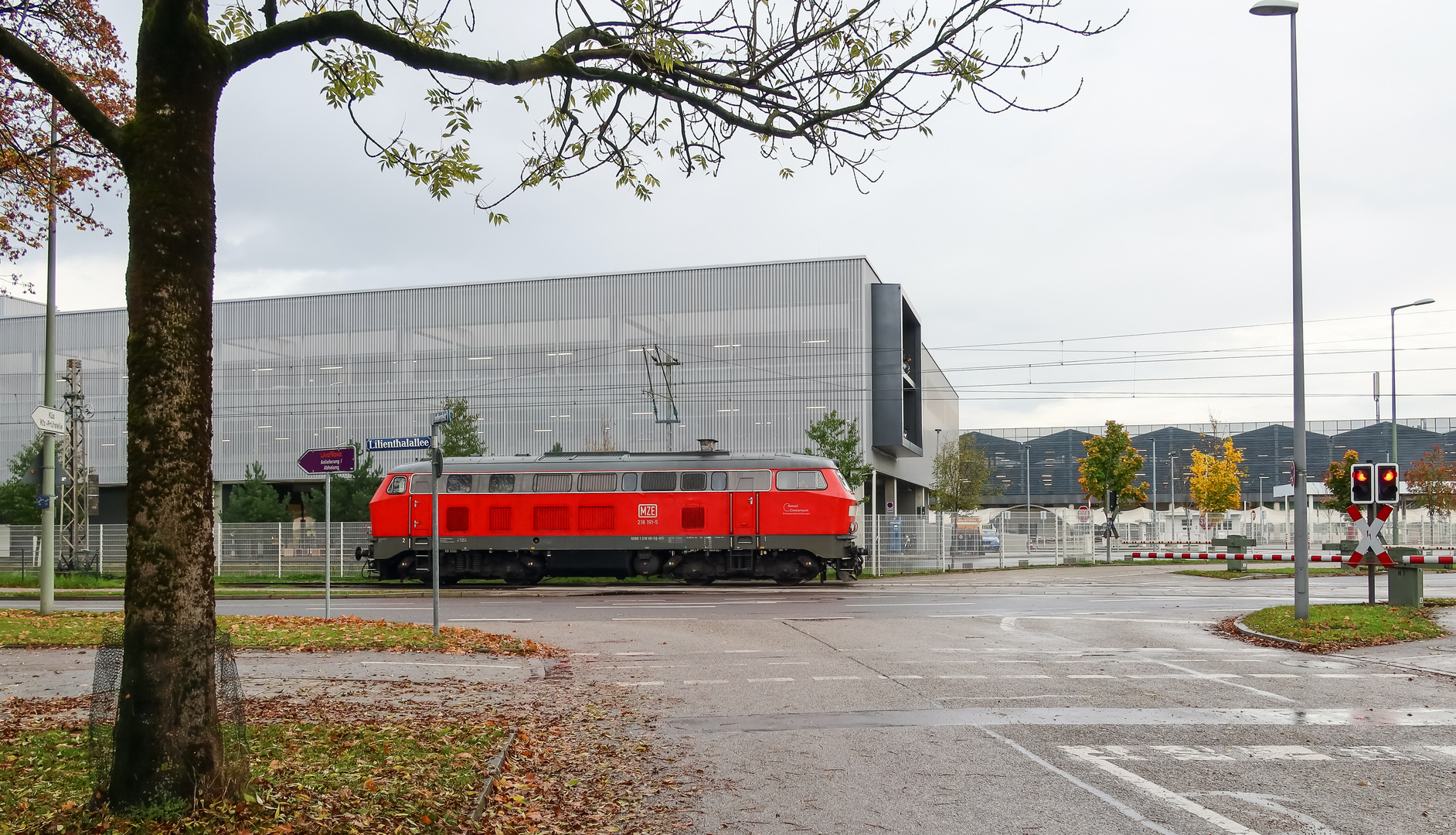 Über die Lilienthalallee ...