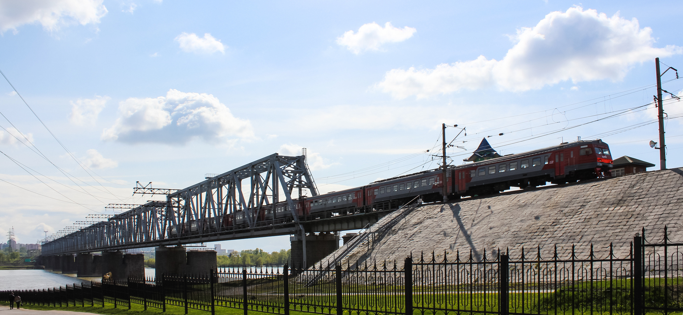 Über die Ob-Brücke ...