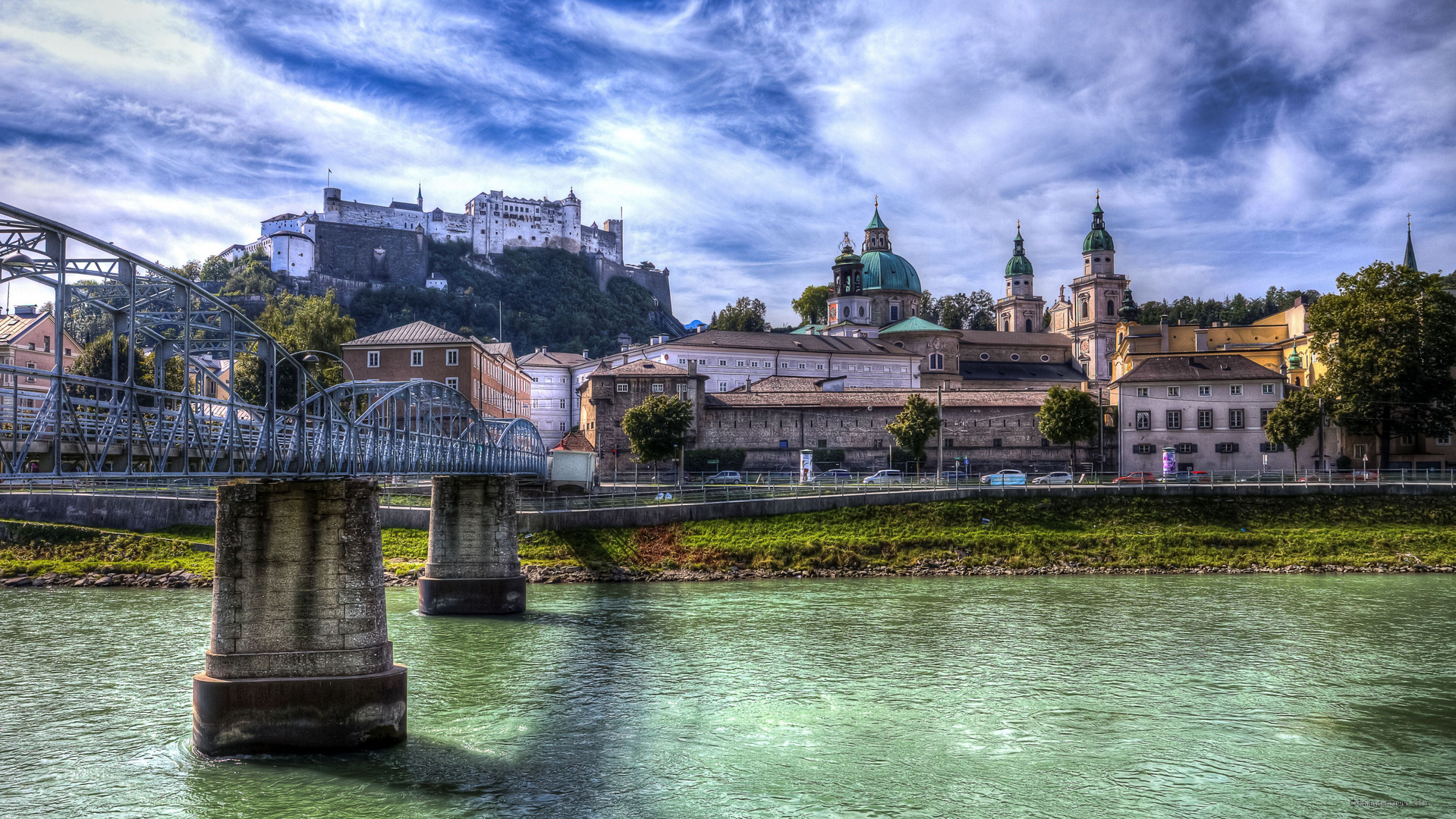 Über die Salzach gehts zur Altstadt