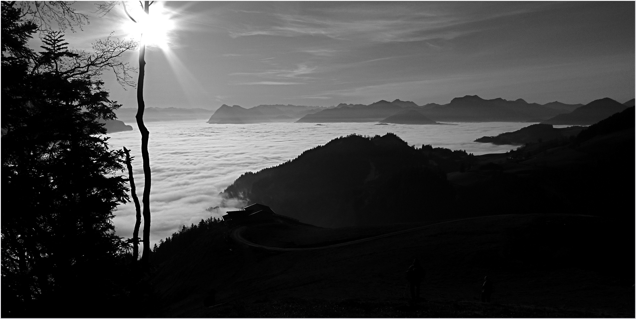 ÜBER DIE WOLKEN